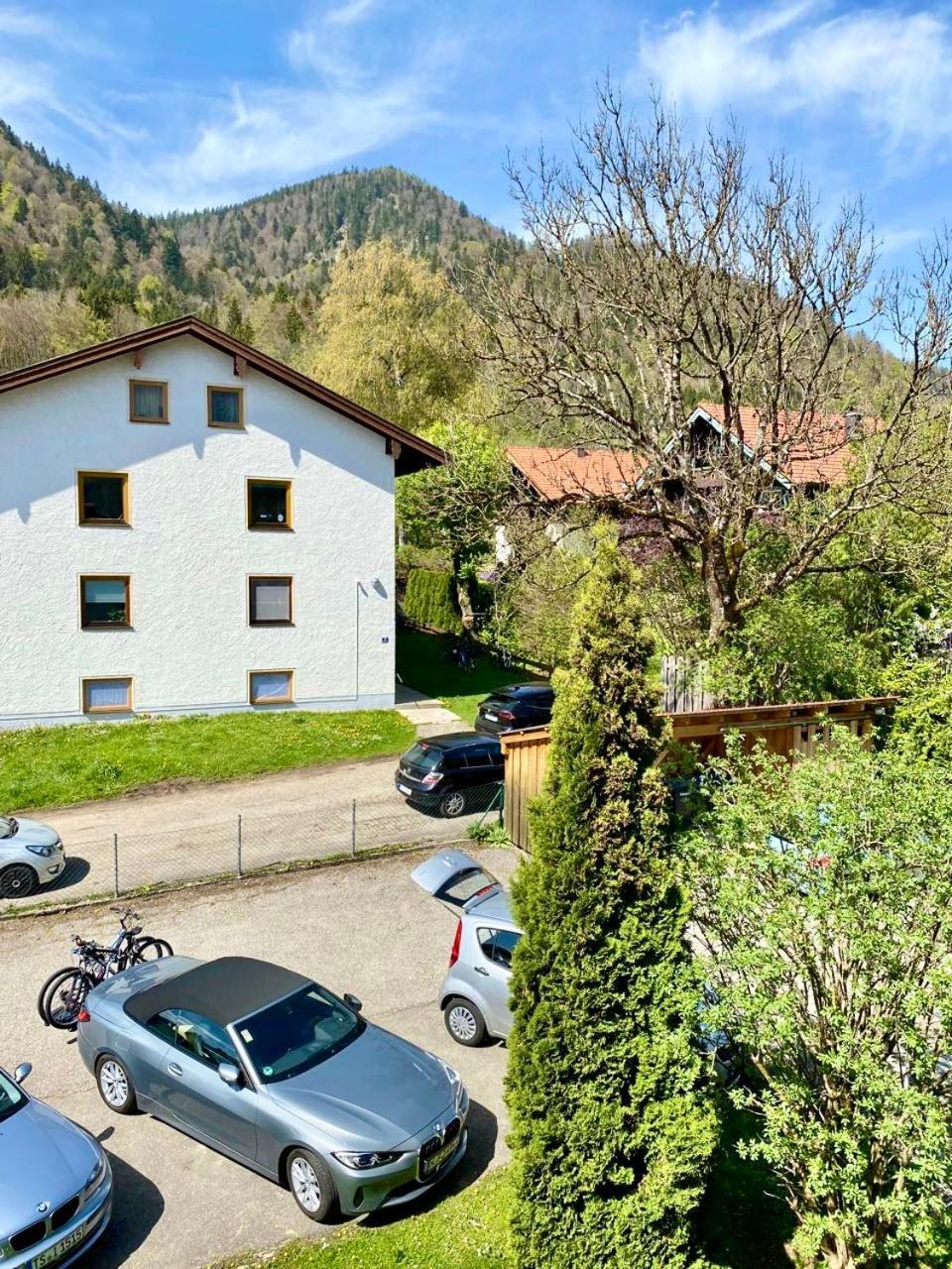 Mit Bergblick In Bayerischen Alpen *